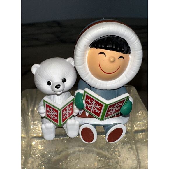Hallmark Frosty Friends Waterglobe Cube Merry Christmas Bear Eskimo Snow Globe - Picture 5 of 9